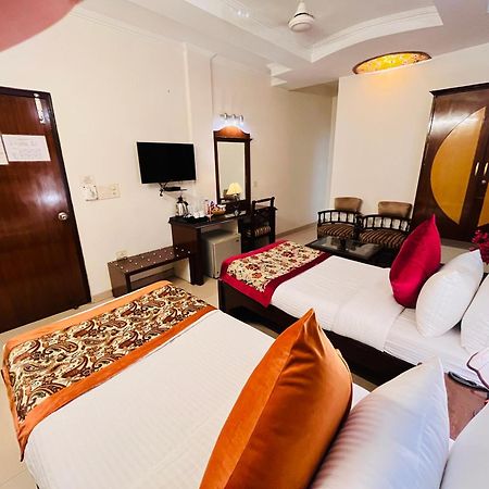 Hotel Paras - Karol Bagh Delhi ภายนอก รูปภาพ