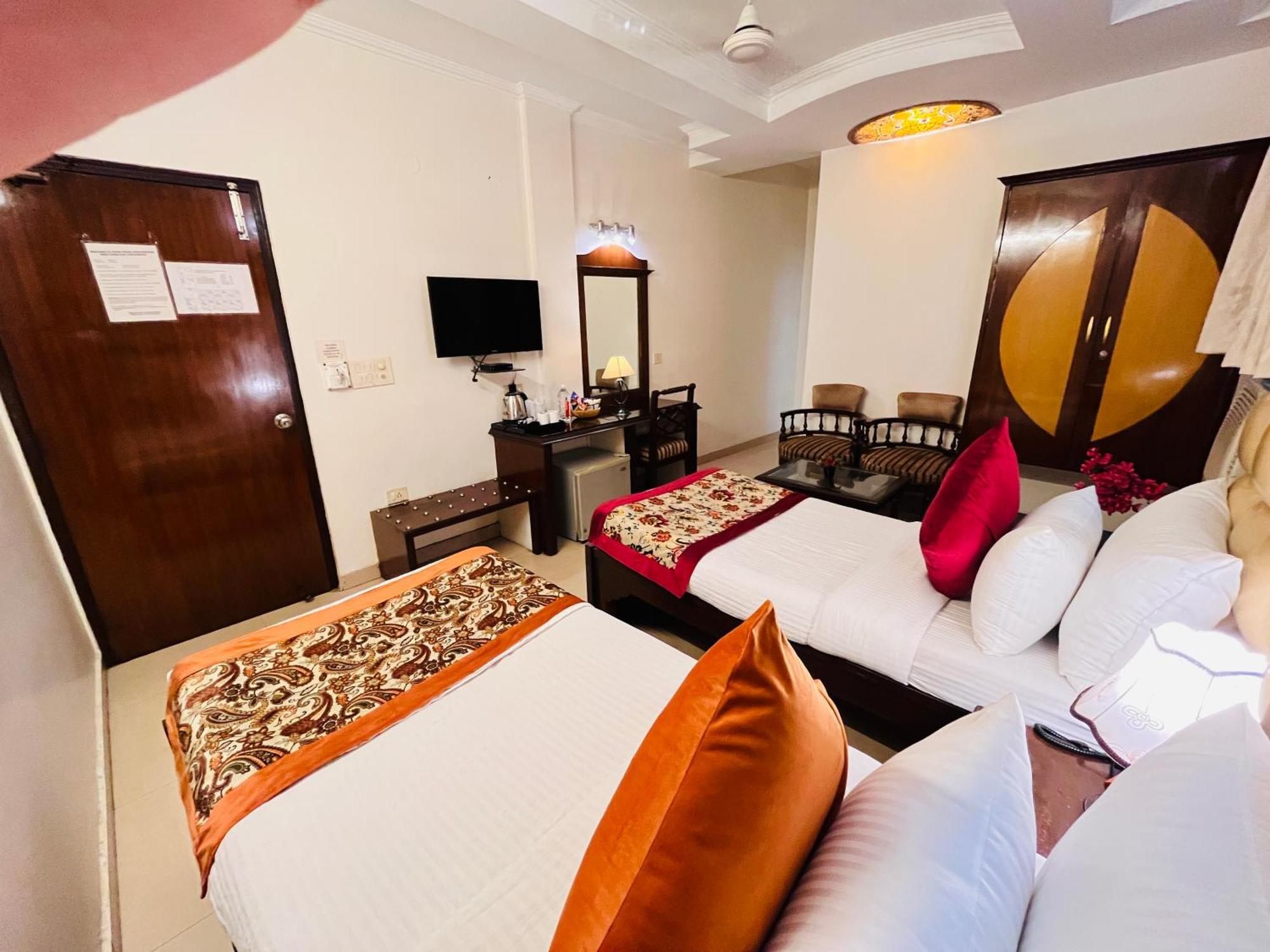 Hotel Paras - Karol Bagh Delhi ภายนอก รูปภาพ