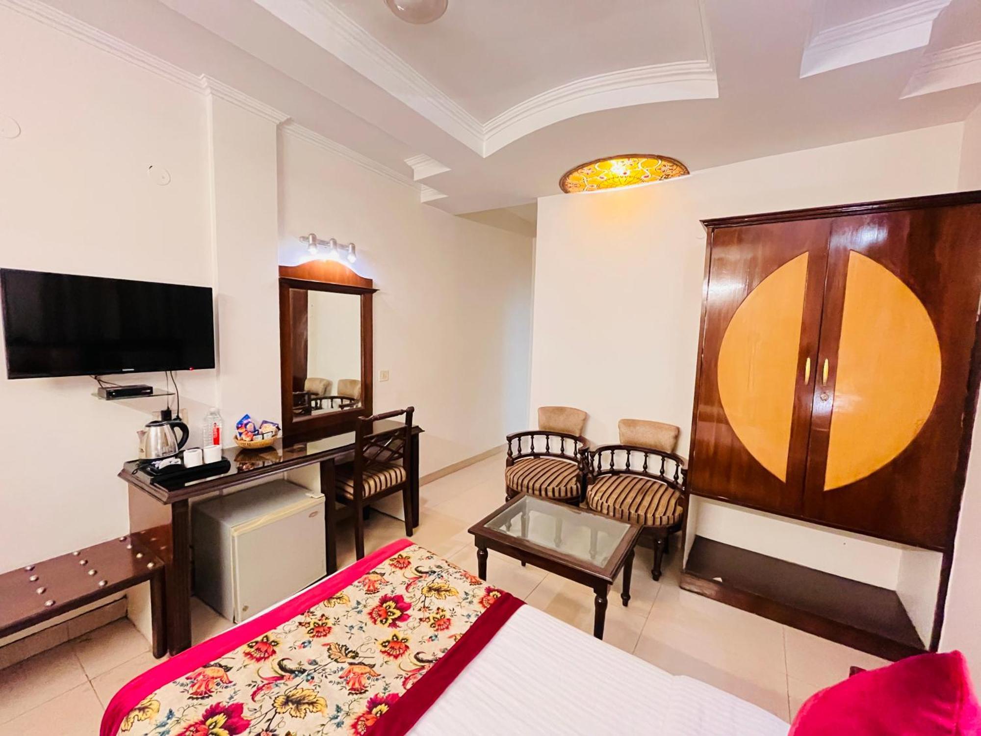 Hotel Paras - Karol Bagh Delhi ภายนอก รูปภาพ