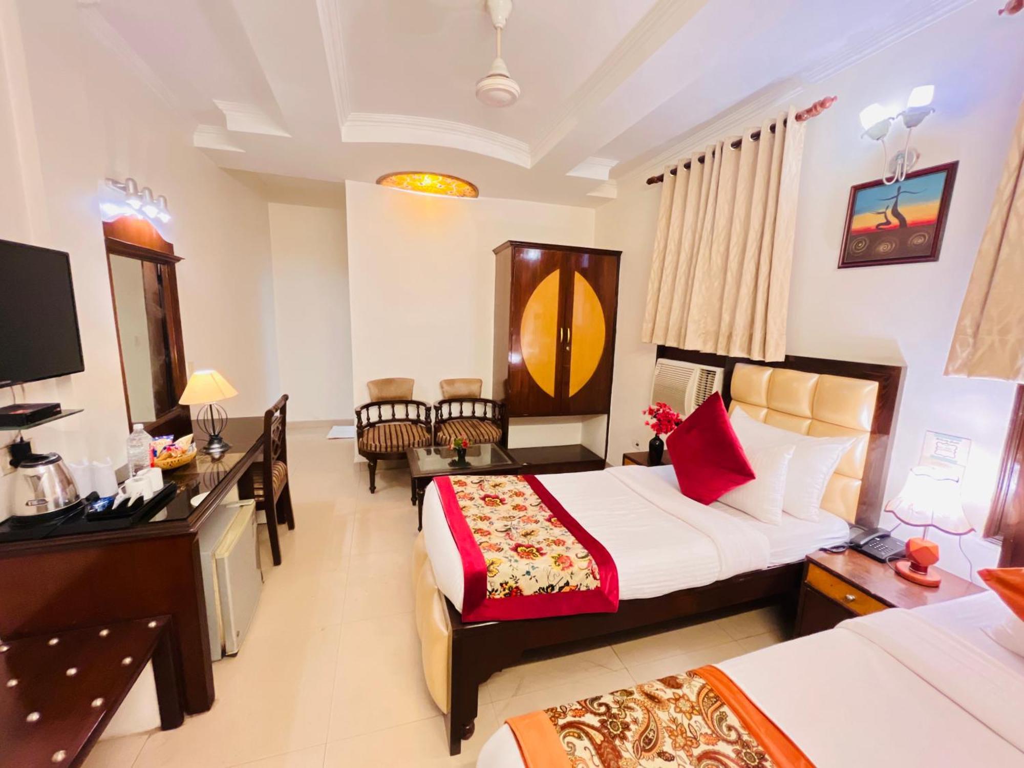 Hotel Paras - Karol Bagh Delhi ภายนอก รูปภาพ