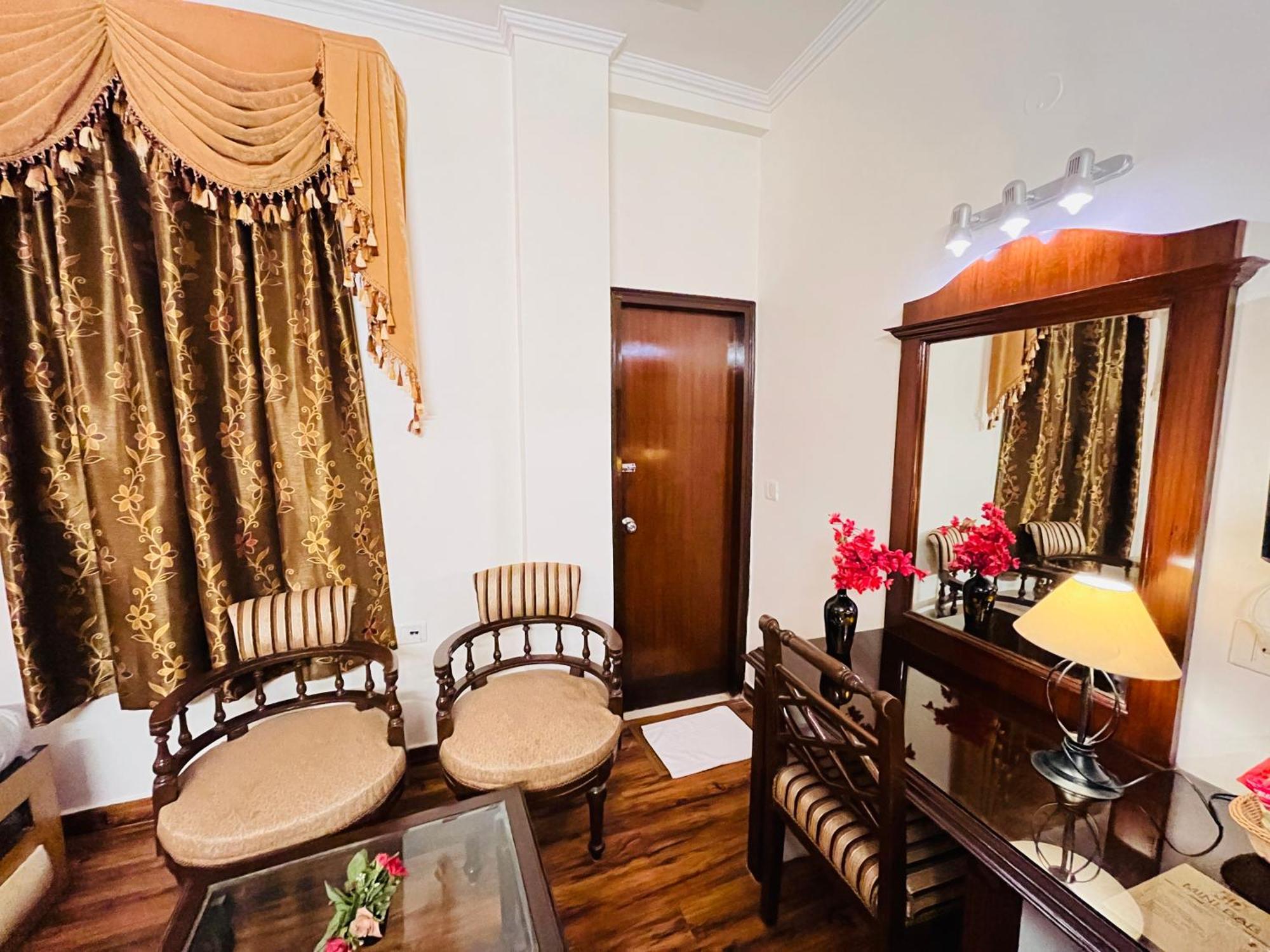 Hotel Paras - Karol Bagh Delhi ภายนอก รูปภาพ