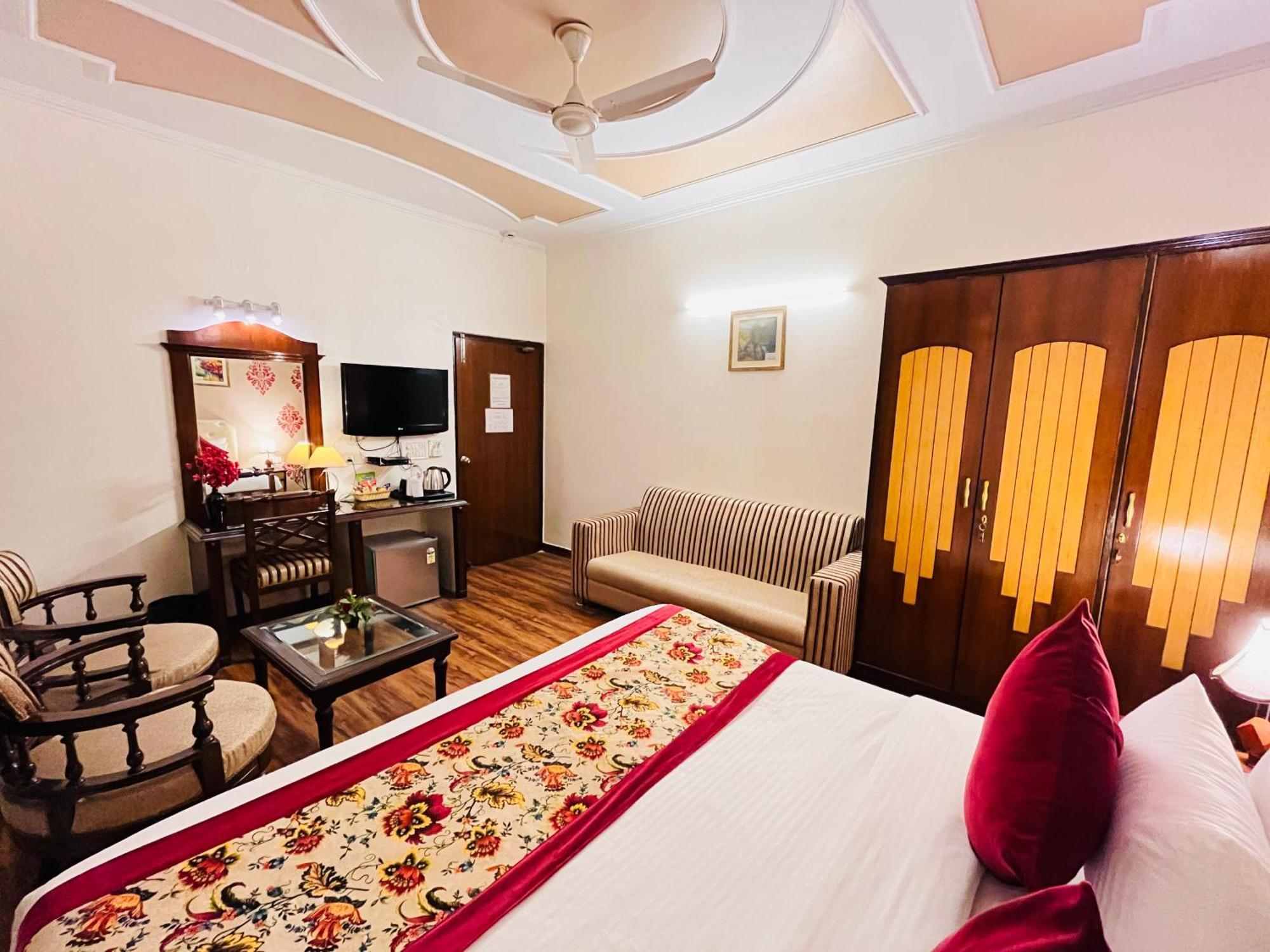 Hotel Paras - Karol Bagh Delhi ภายนอก รูปภาพ