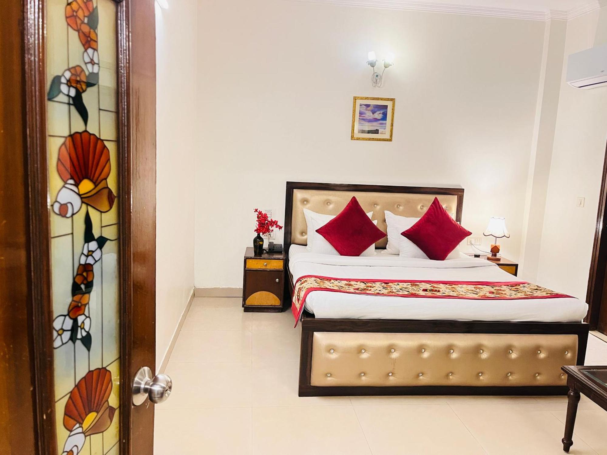Hotel Paras - Karol Bagh Delhi ภายนอก รูปภาพ
