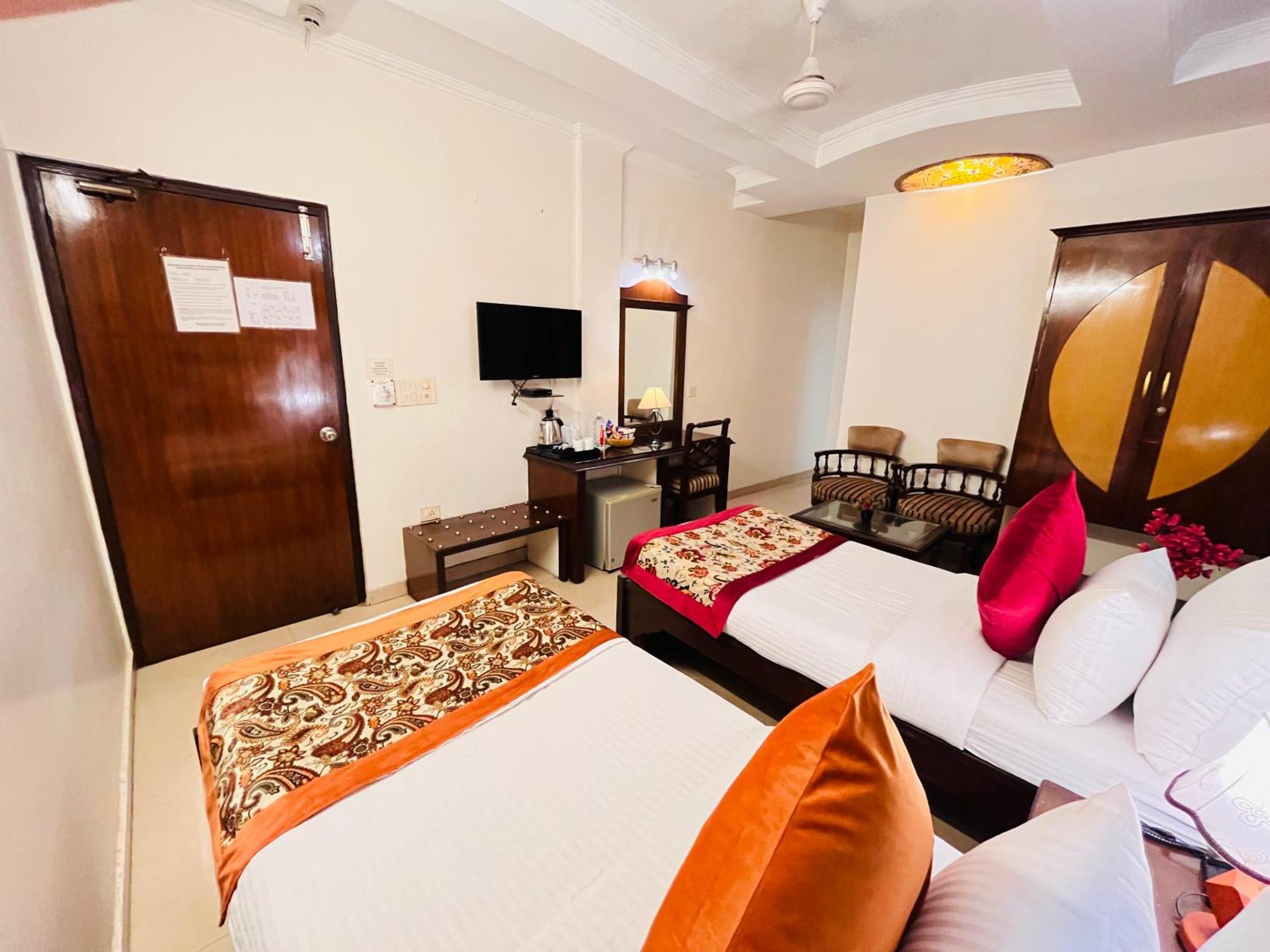 Hotel Paras - Karol Bagh Delhi ภายนอก รูปภาพ
