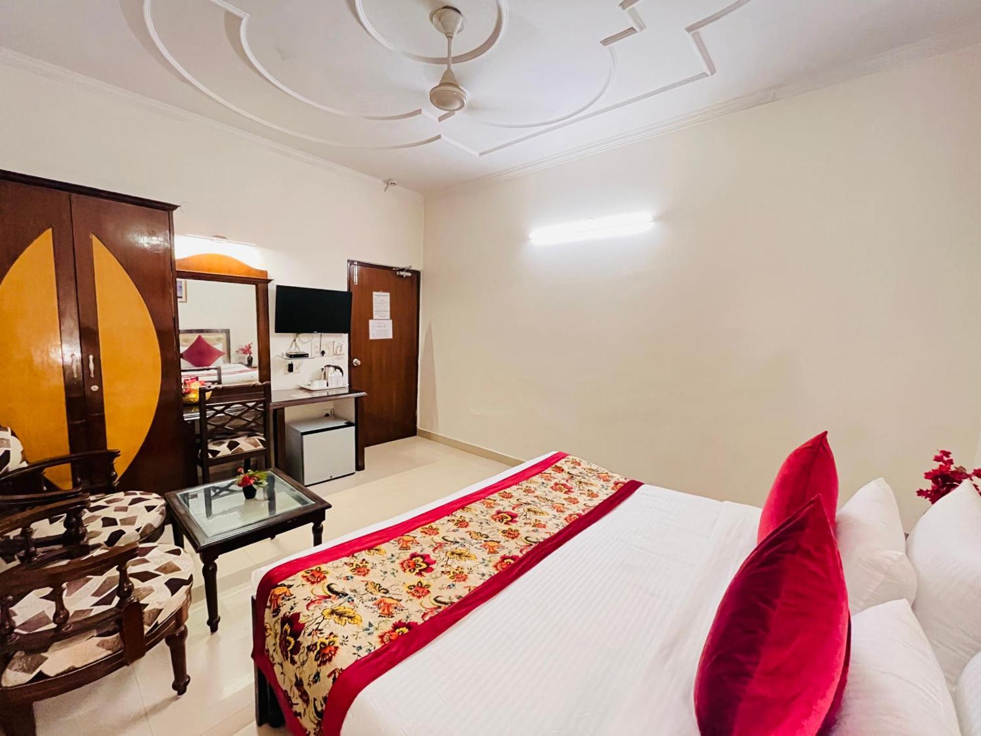 Hotel Paras - Karol Bagh Delhi ภายนอก รูปภาพ