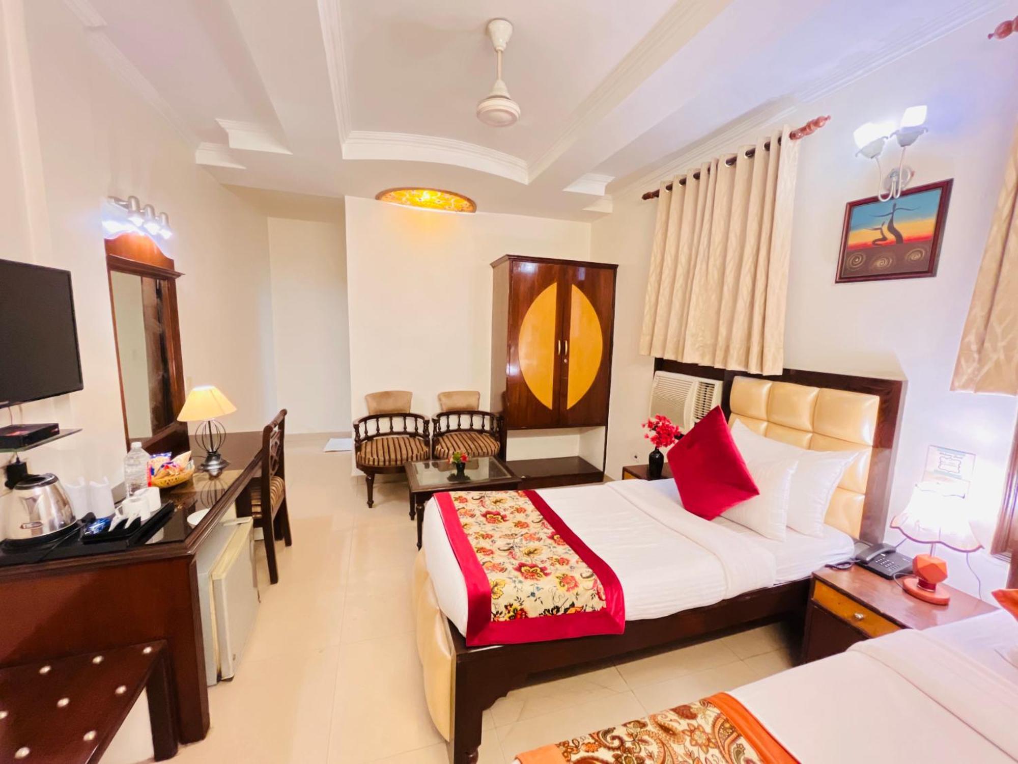 Hotel Paras - Karol Bagh Delhi ภายนอก รูปภาพ