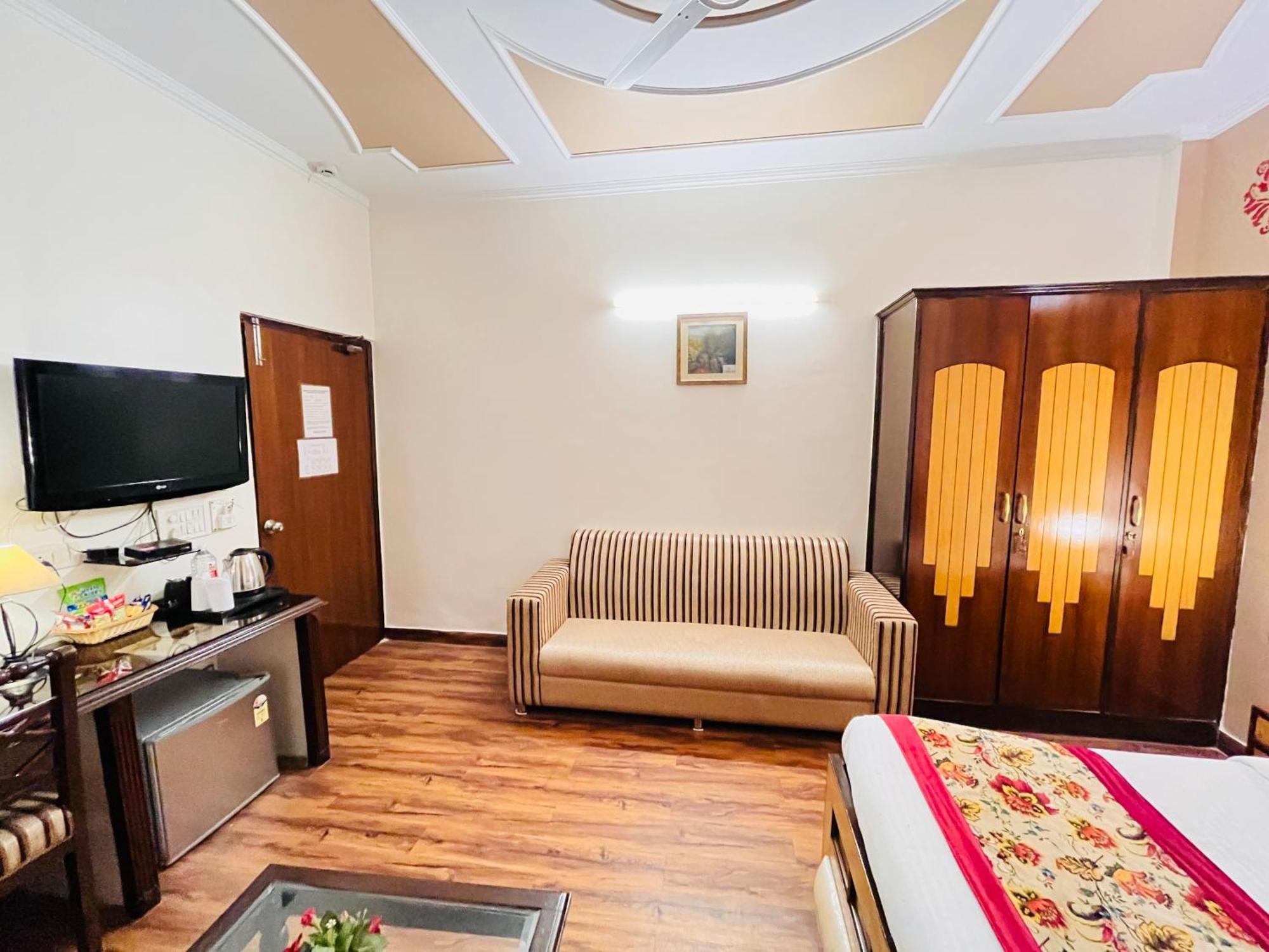 Hotel Paras - Karol Bagh Delhi ภายนอก รูปภาพ