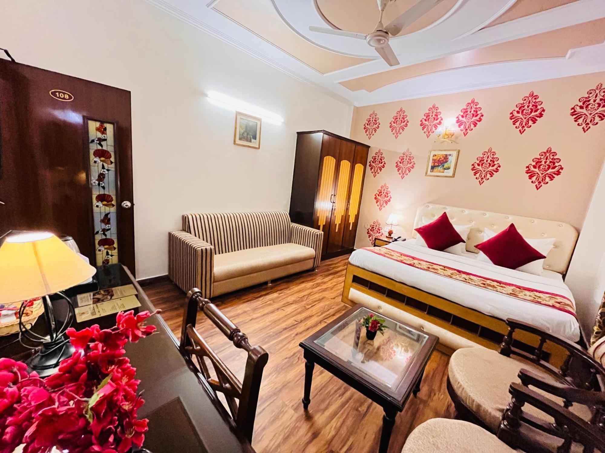 Hotel Paras - Karol Bagh Delhi ภายนอก รูปภาพ