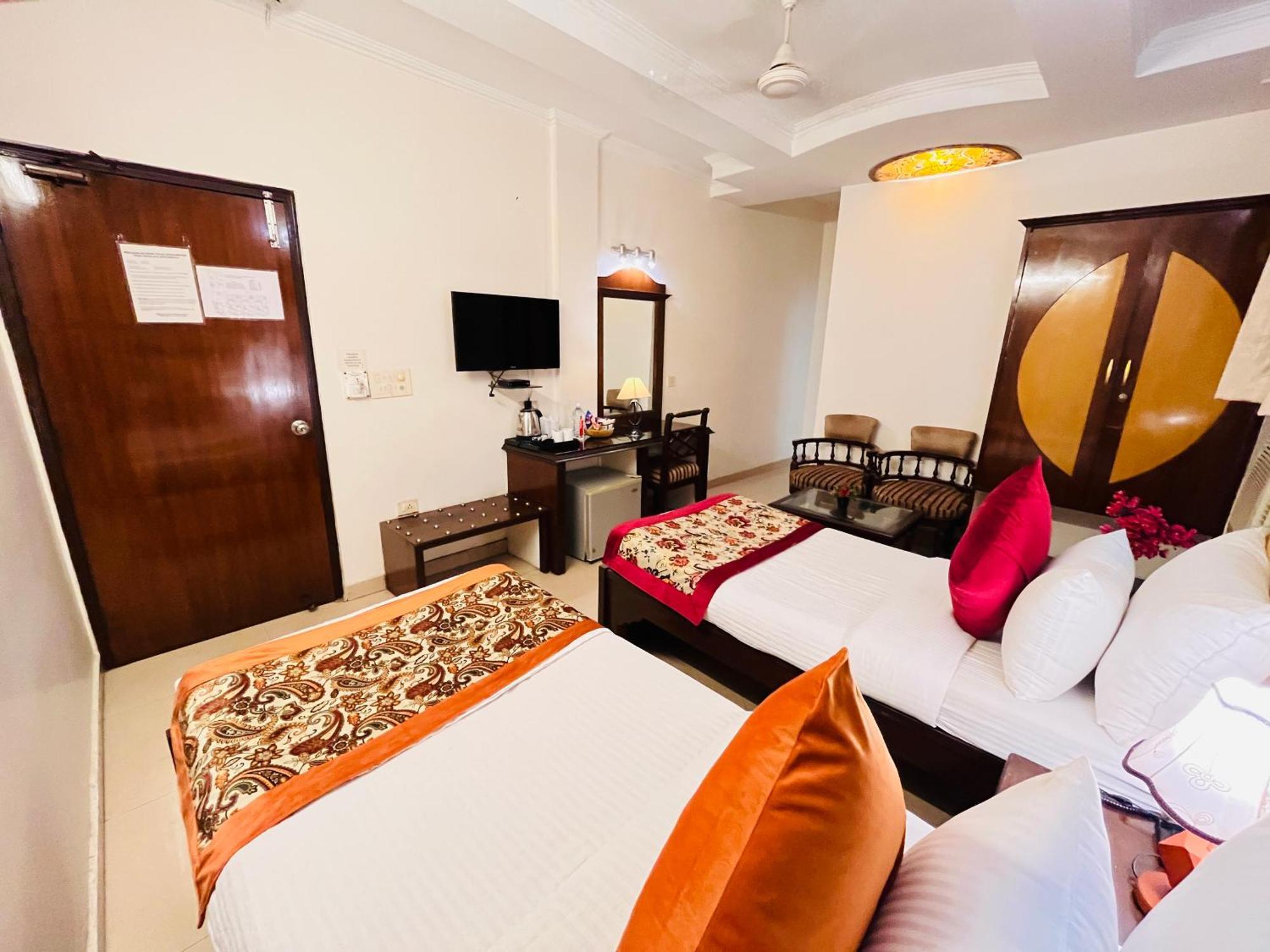 Hotel Paras - Karol Bagh Delhi ภายนอก รูปภาพ