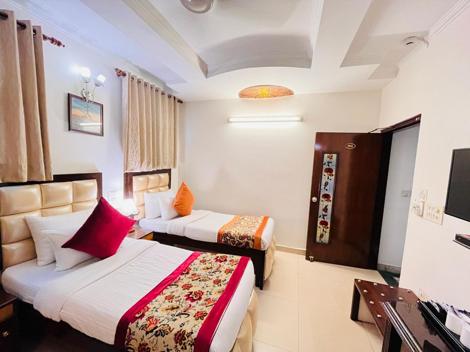 Hotel Paras - Karol Bagh Delhi ภายนอก รูปภาพ