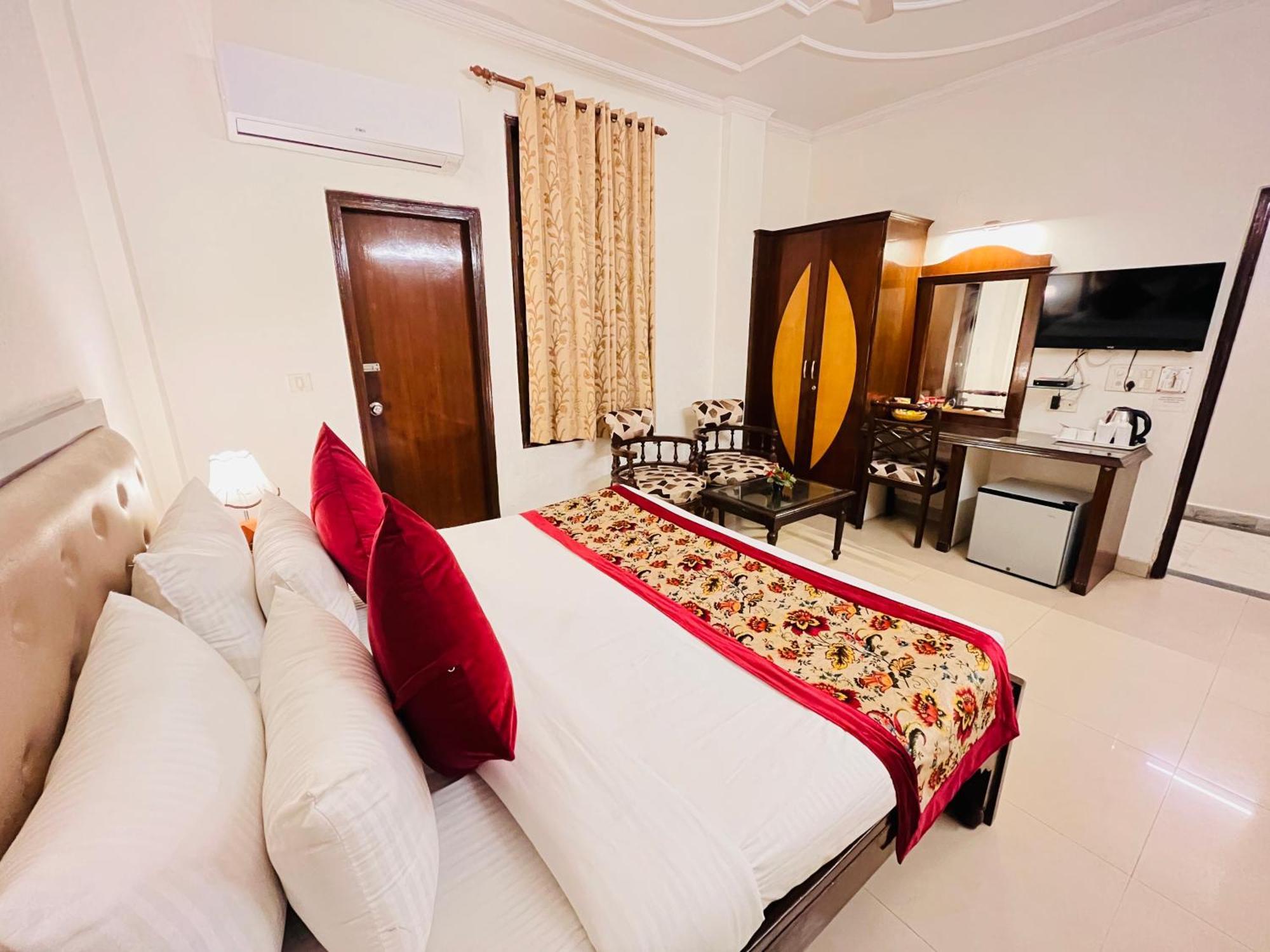 Hotel Paras - Karol Bagh Delhi ภายนอก รูปภาพ