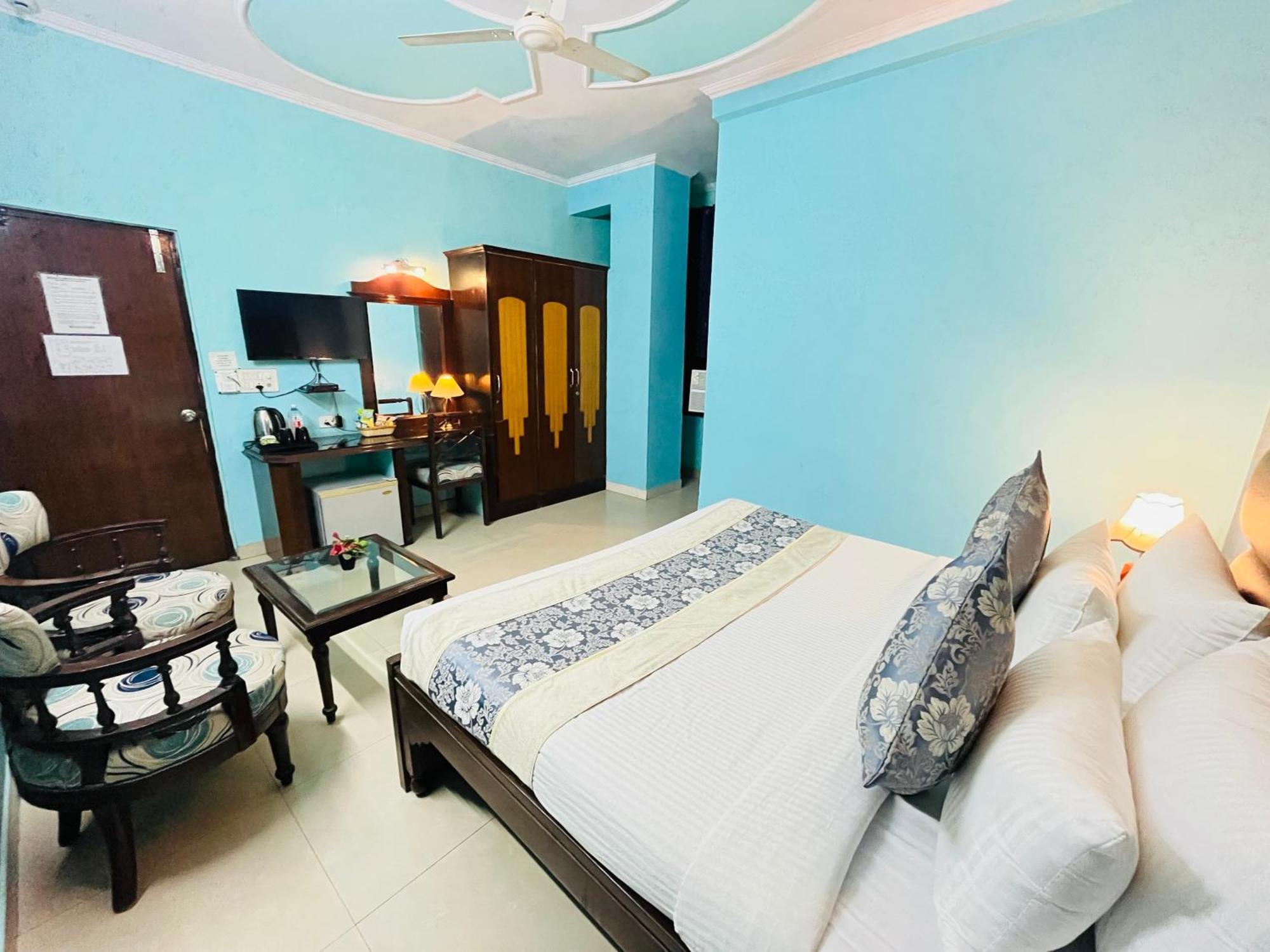 Hotel Paras - Karol Bagh Delhi ภายนอก รูปภาพ