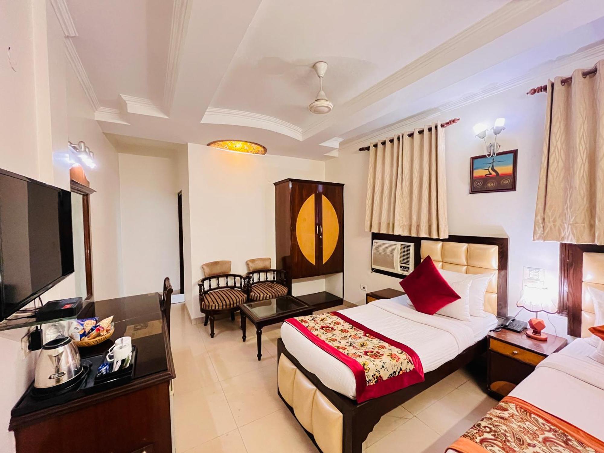 Hotel Paras - Karol Bagh Delhi ภายนอก รูปภาพ