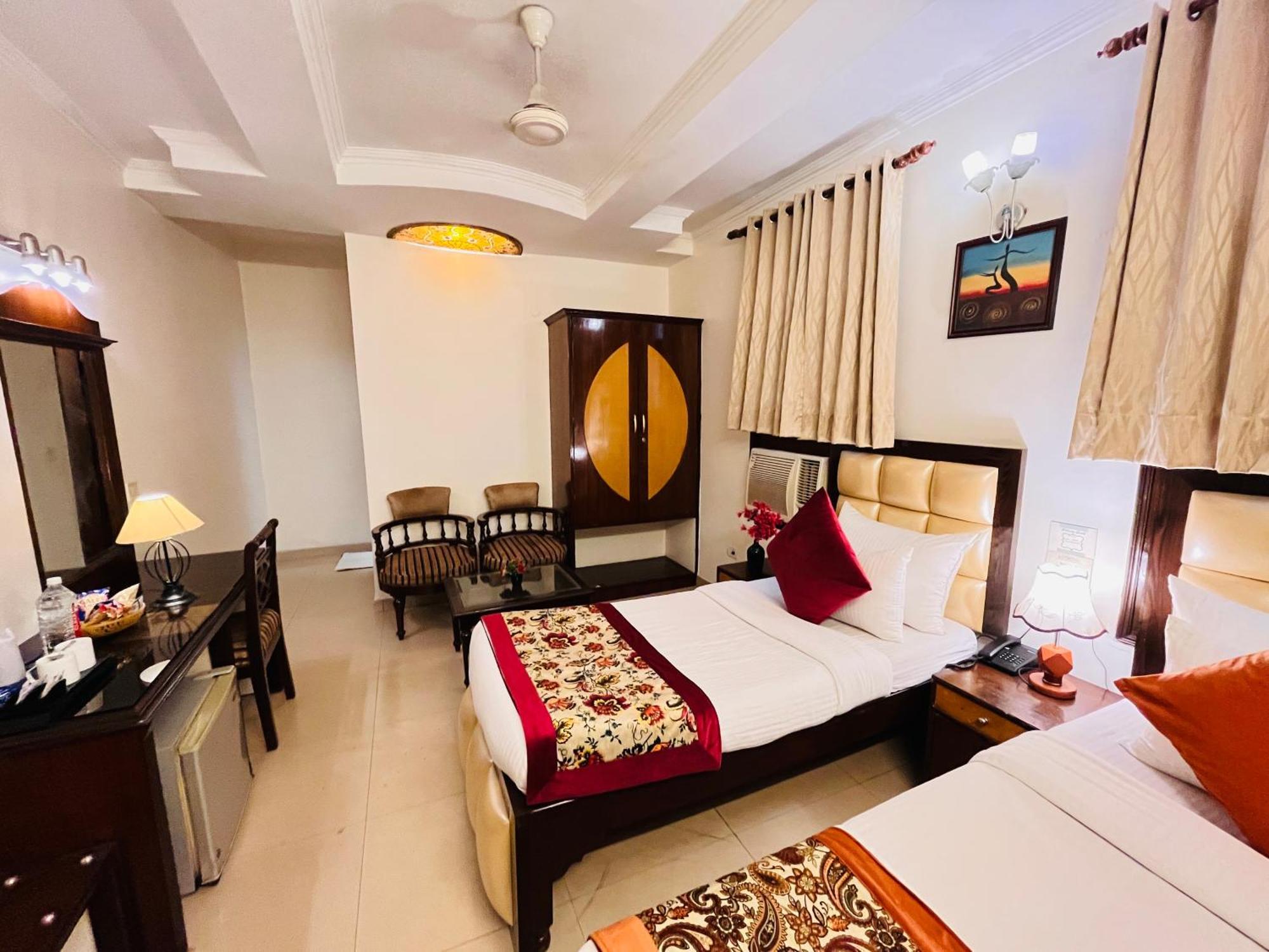 Hotel Paras - Karol Bagh Delhi ภายนอก รูปภาพ