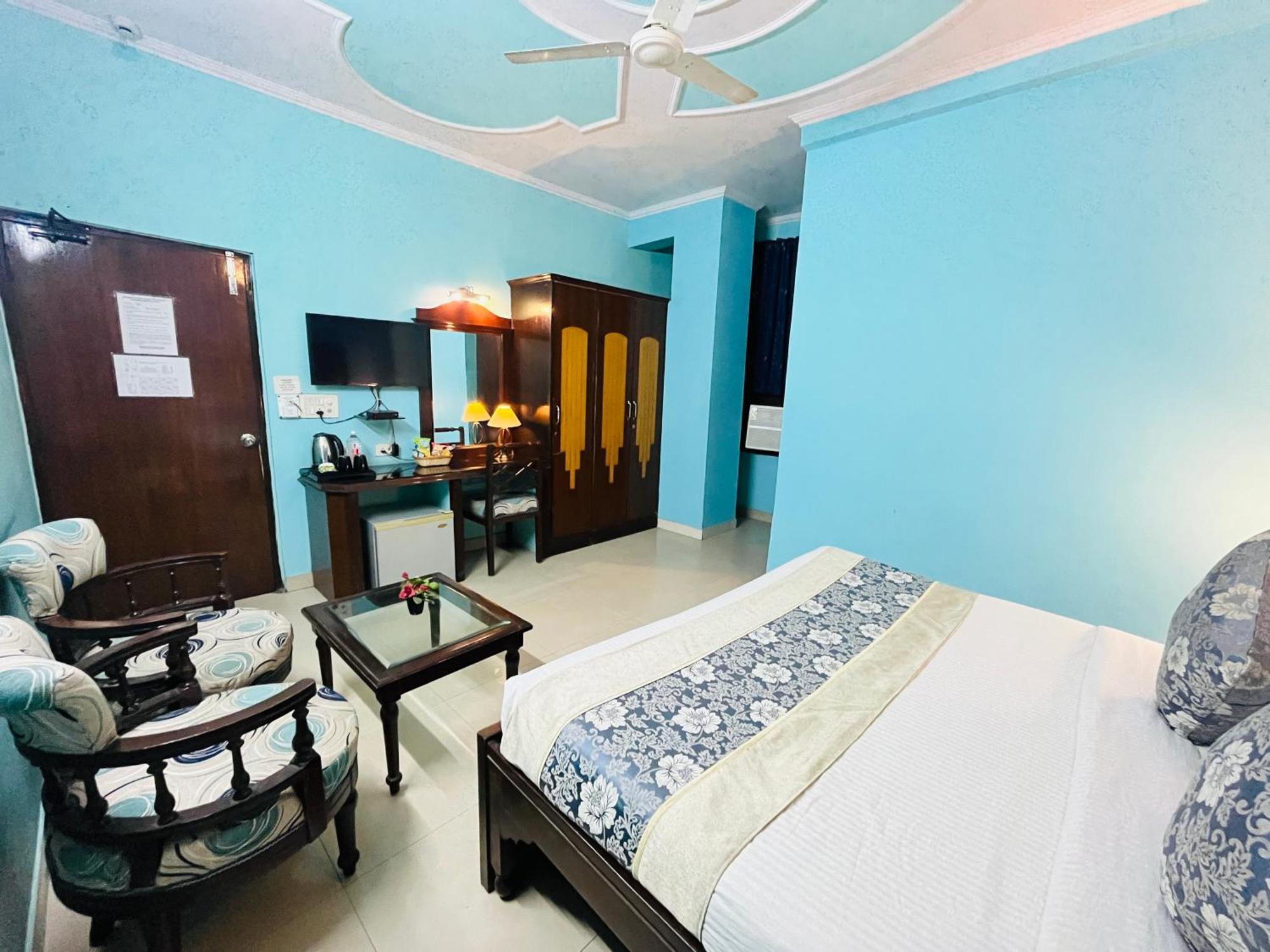 Hotel Paras - Karol Bagh Delhi ภายนอก รูปภาพ