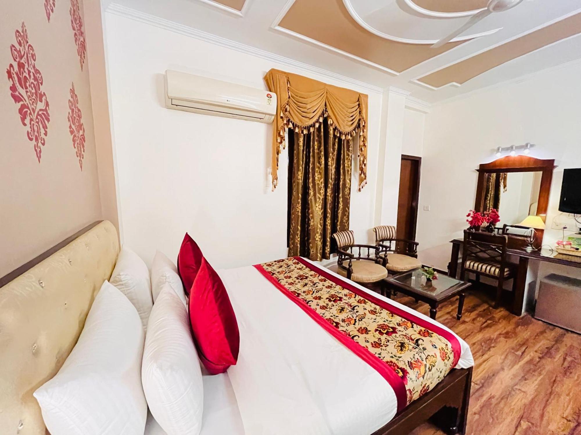 Hotel Paras - Karol Bagh Delhi ภายนอก รูปภาพ