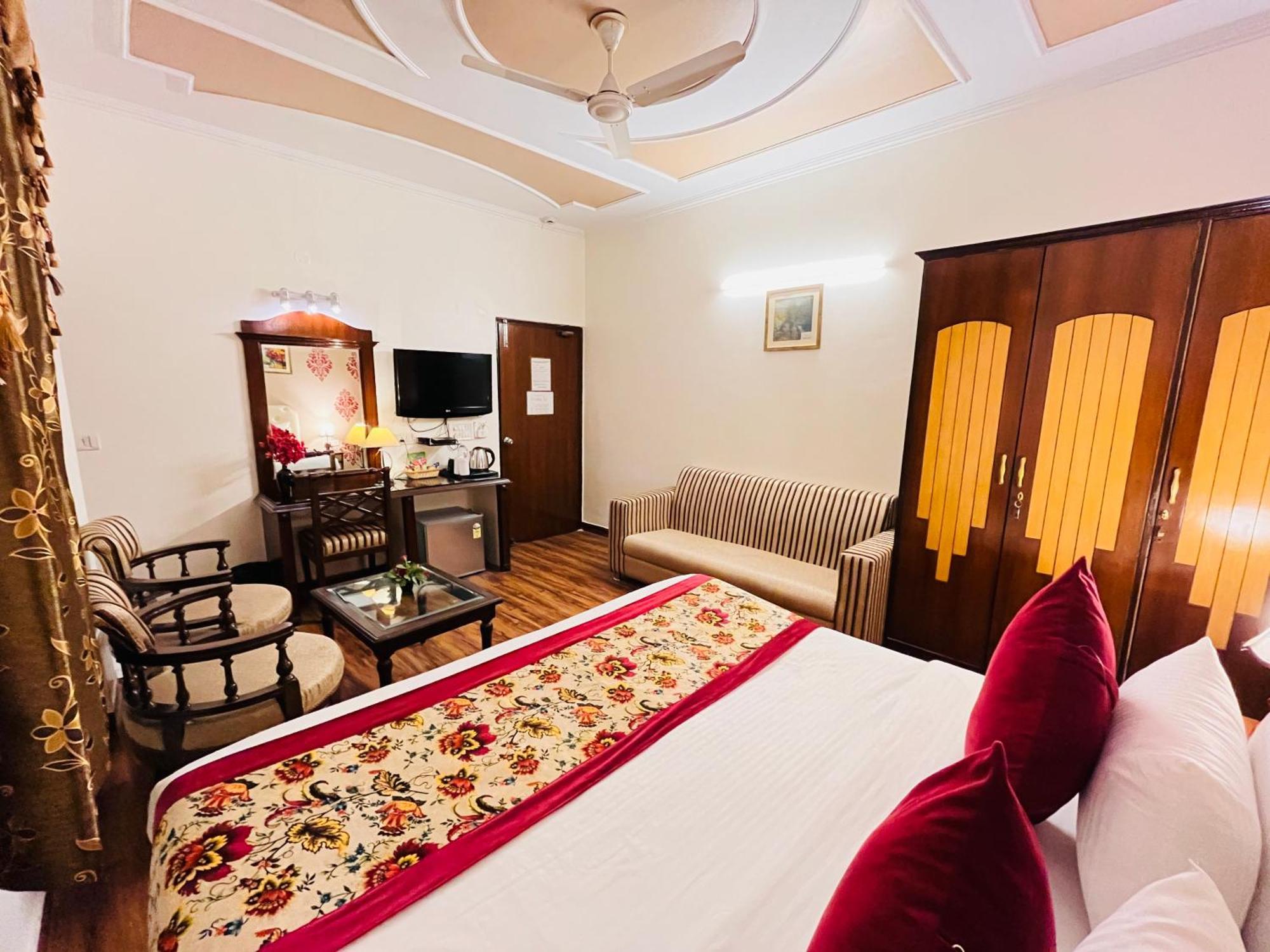 Hotel Paras - Karol Bagh Delhi ภายนอก รูปภาพ