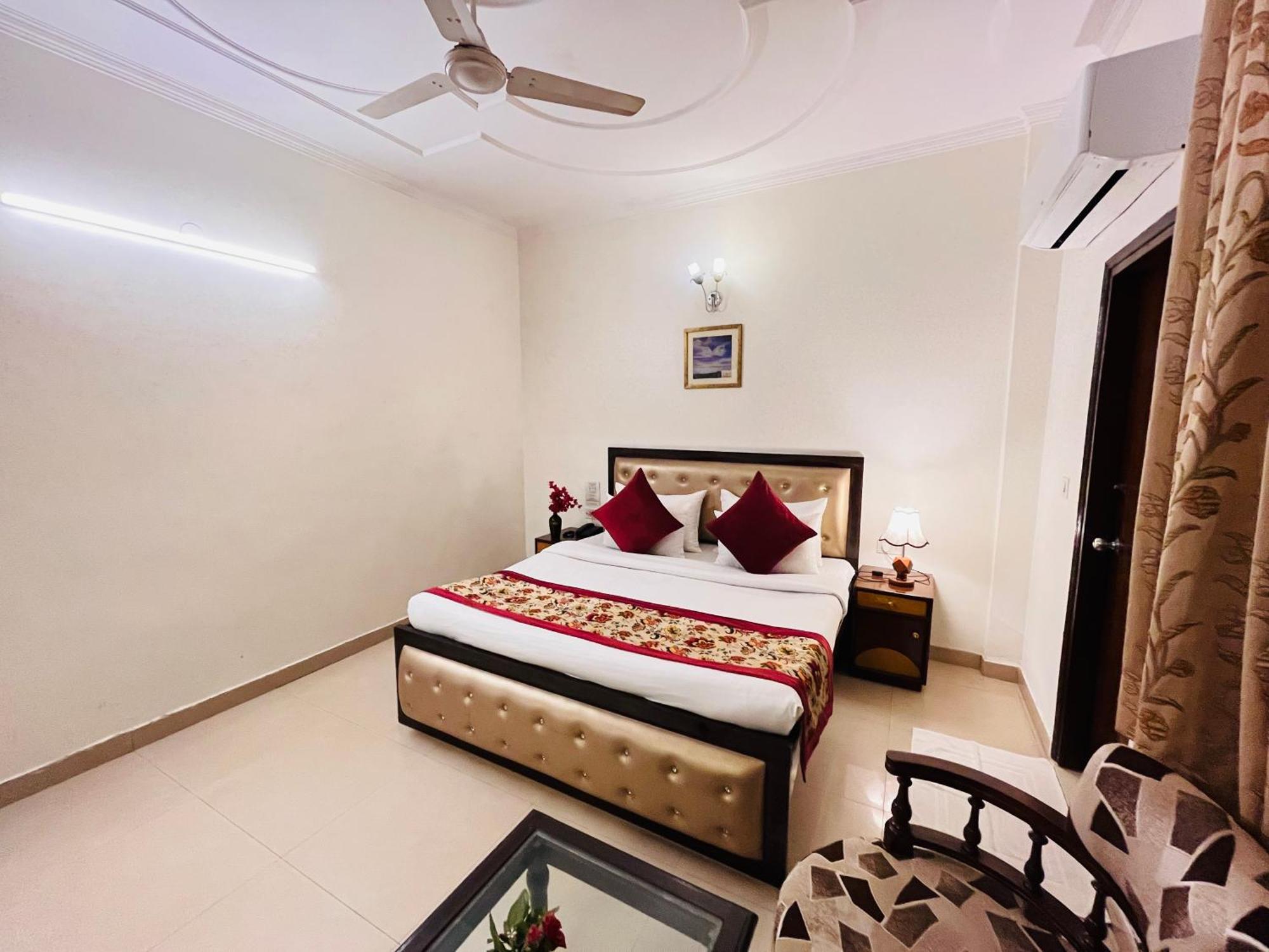 Hotel Paras - Karol Bagh Delhi ภายนอก รูปภาพ